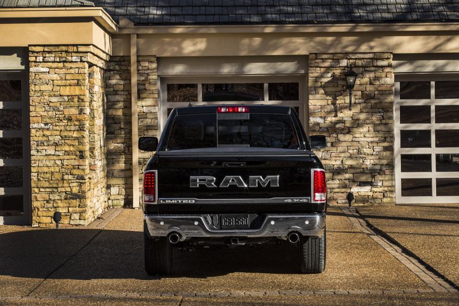  Dodge Ram 1500 Laramie Limited Crew Cab 2015 года  (фото 13 из 46)
